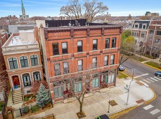 2954 N Racine Ave APT 3R, Chicago, IL 60657
