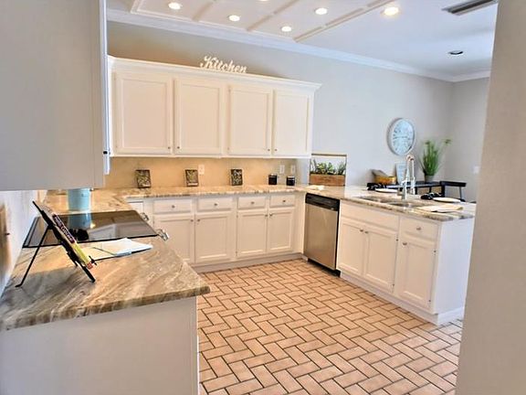 5th image of 124 Odin Dr