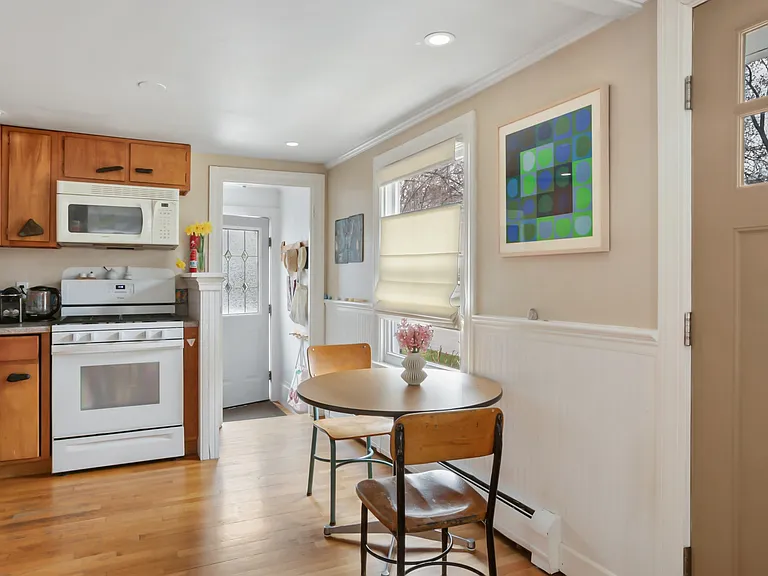 42 Coolidge Ave — Photo 5