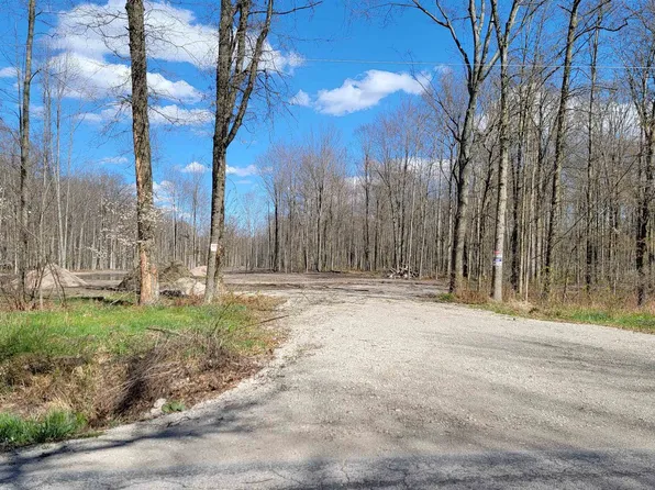 2922 N Eleven Mile Rd, Sanford, MI 48657