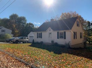 11 High St, Templeton, MA 01468