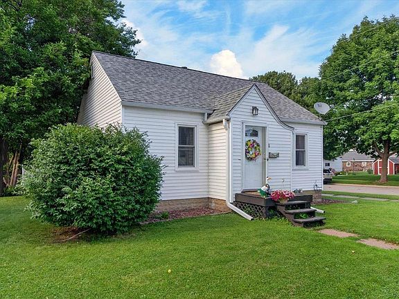 2nd image of 1557 Forest Ave