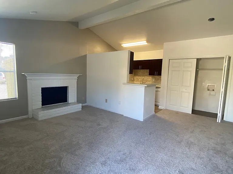 Emerald Cove Apartments — Photo 164