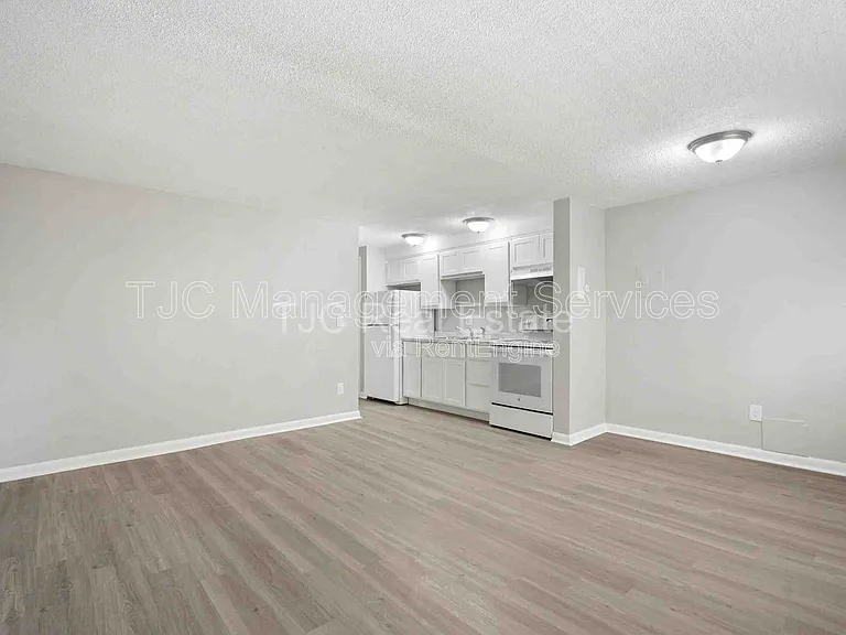 1138 N Corona St #103 — Photo 6