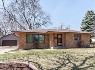 3226 68th St, Urbandale, IA 50322