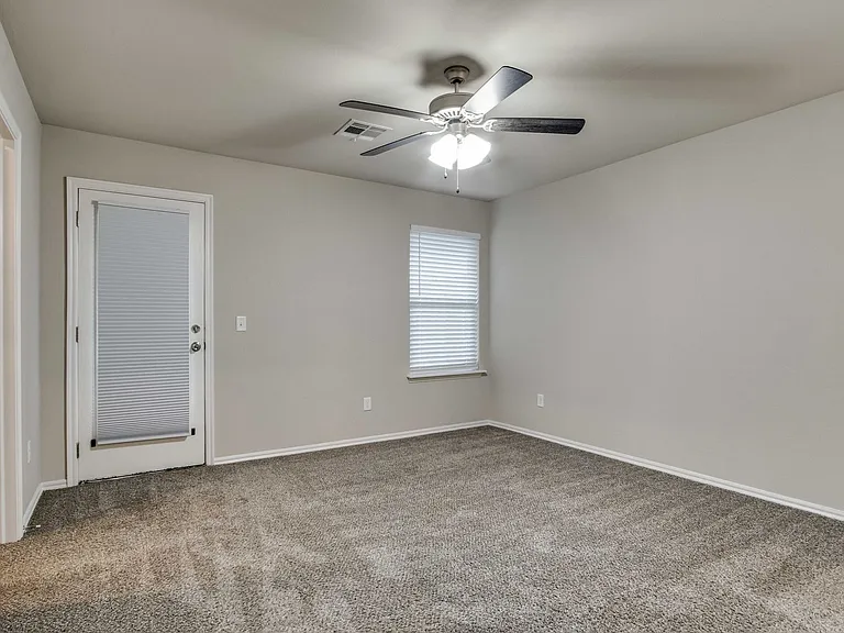 8815 SW 45th St — Photo 11