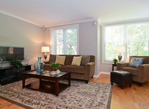 2nd image of 2720 N Greenview Ave APT J