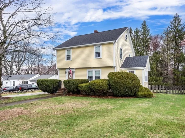 79 Grove St, Hopkinton, MA 01748