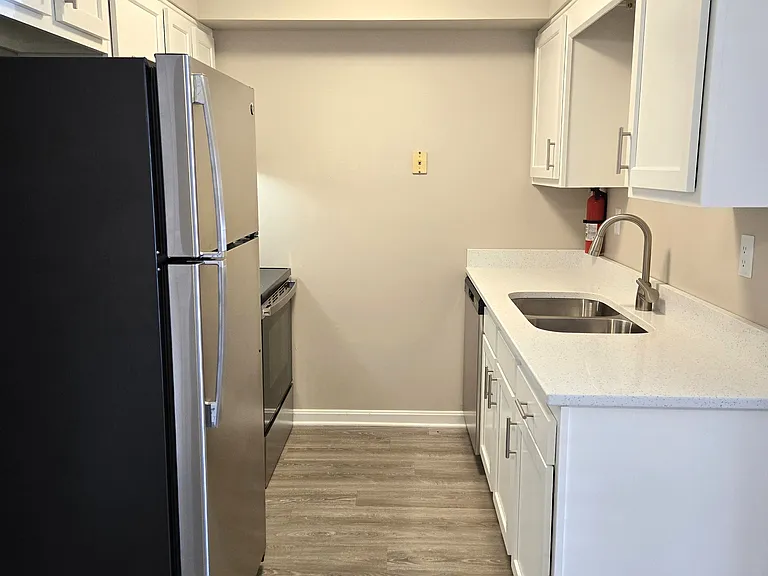 Breckinridge Park Apartments — Photo 7