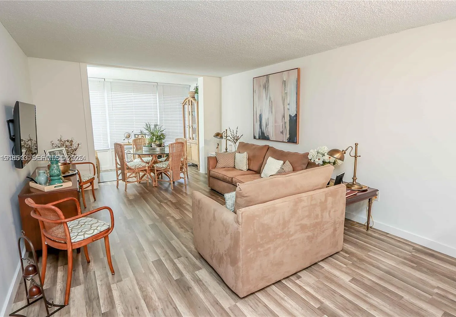 Lime Bay Condominium 6 — Photo 1