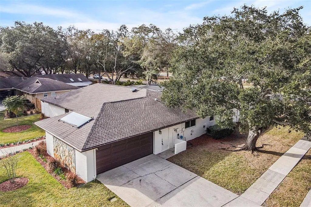 4 bed, 2.0 bath, 2418 sqft, $5,250 — Photo 2