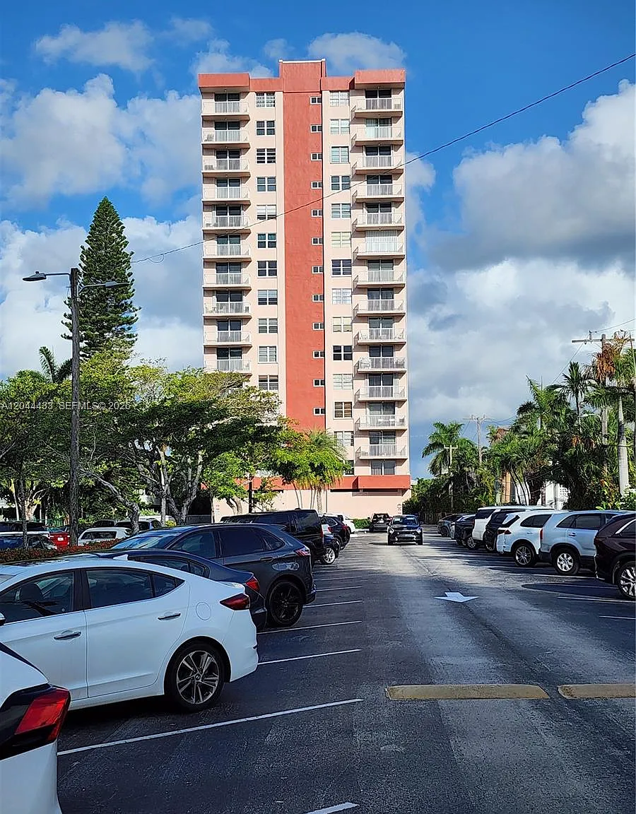 Clifton Condo — Photo 2
