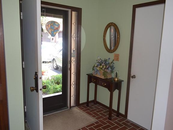 2nd image of 247 Saint Antoine St