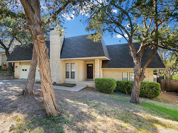 3rd image of 1902 Mistywood Dr