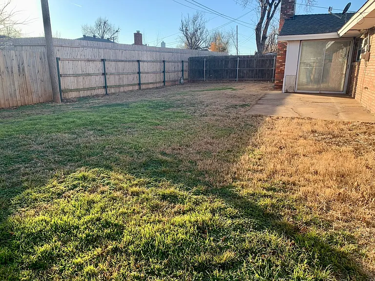 2716 Chaucer Dr — Photo 18