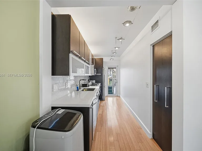 7207 Bay Dr #21 — Photo 4