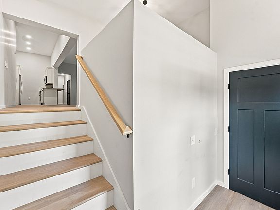 3rd image of 1568 Lonsdale Ave #201