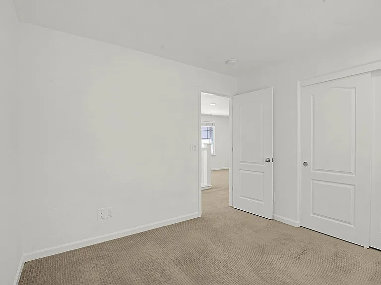 2111 Parkhurst St — Photo 21