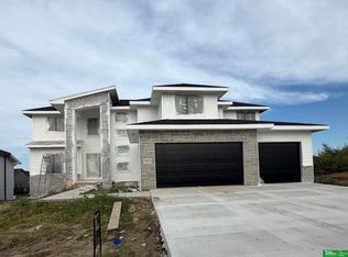 5614 N 213th St, Elkhorn, NE 68022