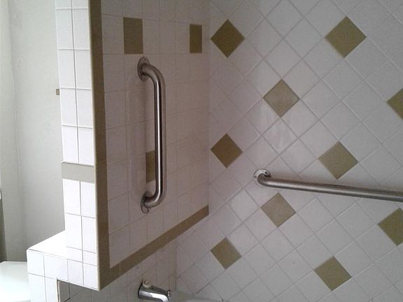 3rd image of 507 E Railroad Ave #B