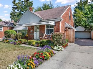 21365 Newcastle Rd, Harper Woods, MI 48225