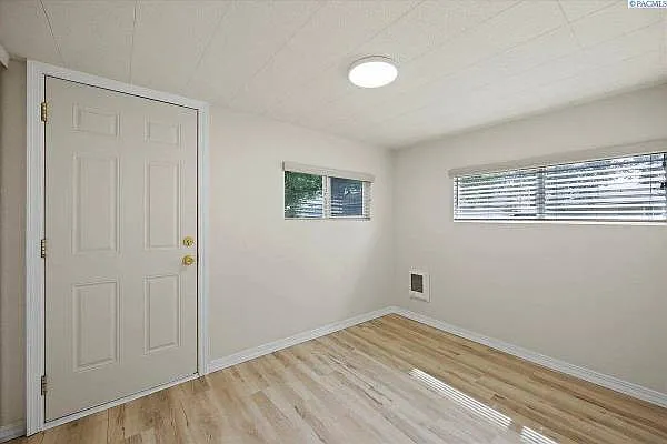 706 Willard Ave — Photo 9