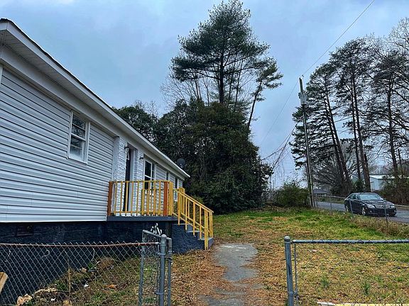 3rd image of 2049 Simmons St