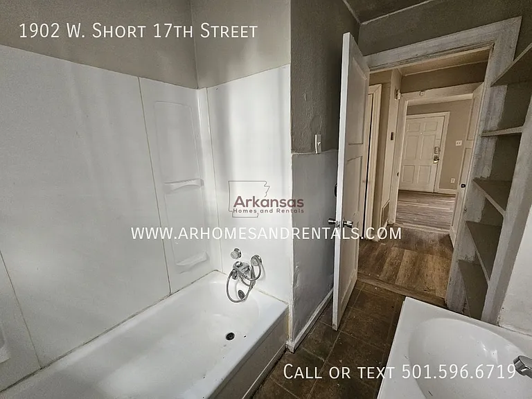 1902 W Short 17th St — Photo 15