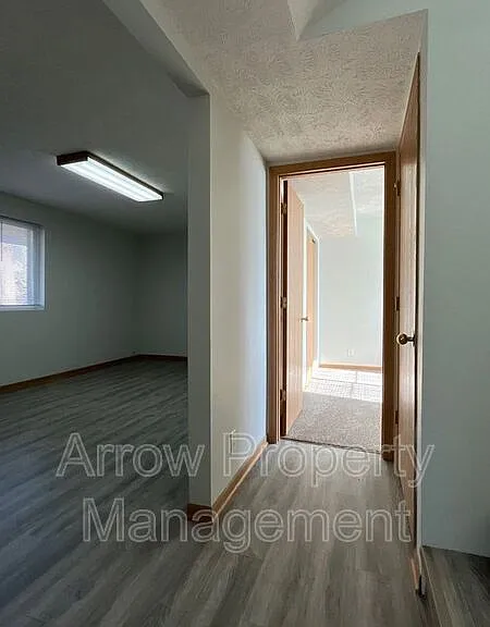 338 W Irving St — Photo 15