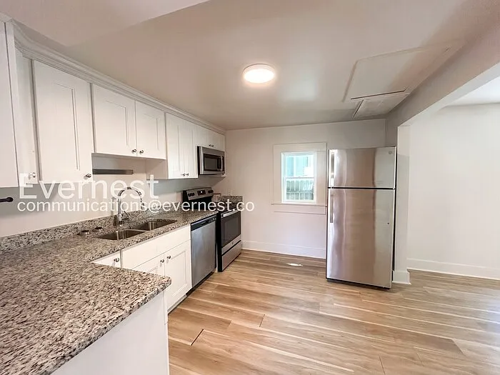 3 bed, 1.0 bath, 1006 sqft, $1,645 — Photo 3
