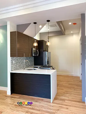 Rented by Aron Fried, LREB | media 55