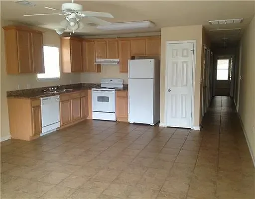 3 bed, 2138 sqft, $1,600 — Photo 2