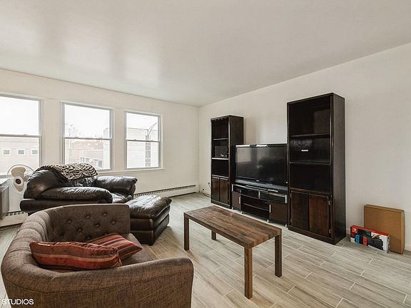 5th image of 5431 N Lincoln Ave APT 301