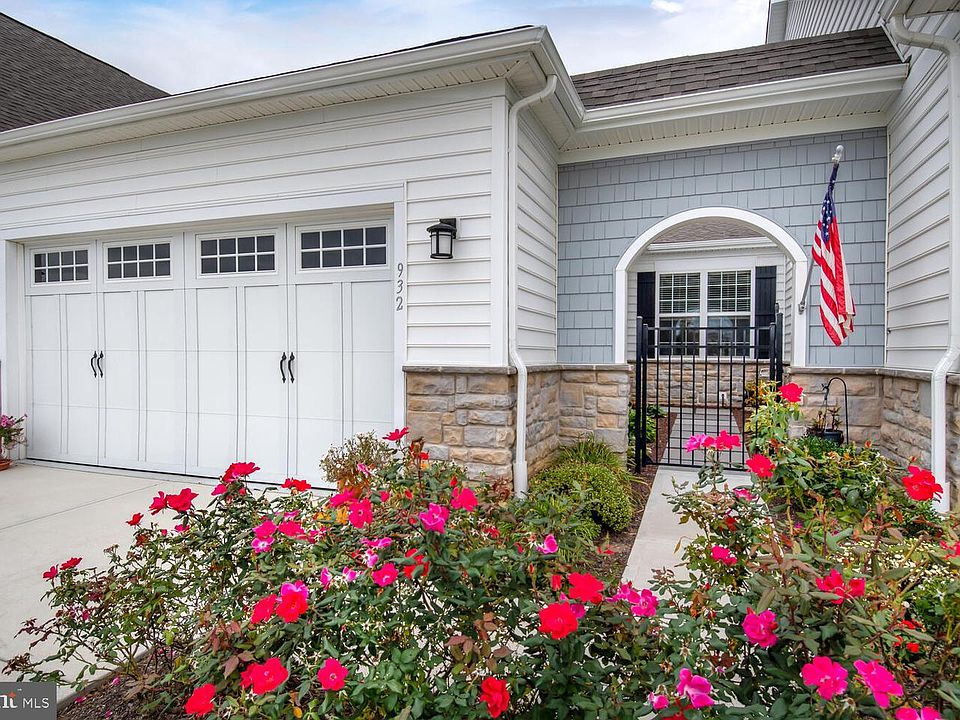 1st image of 932 Moorings Cir #4