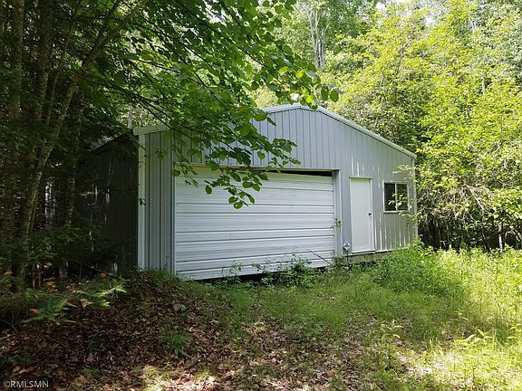 3rd image of 8225 W Buckhorn Trl NE