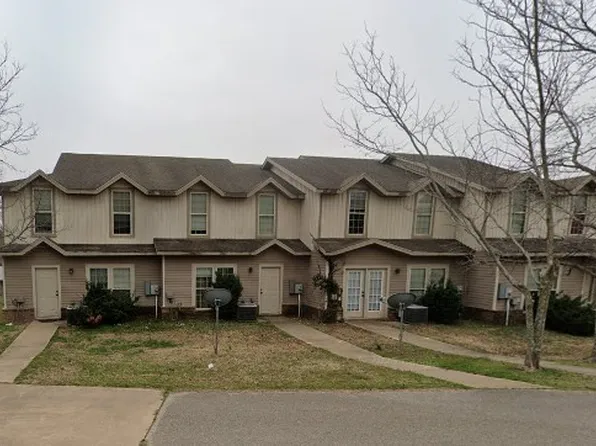 596 E Miracle Dr, Fayetteville, AR 72701