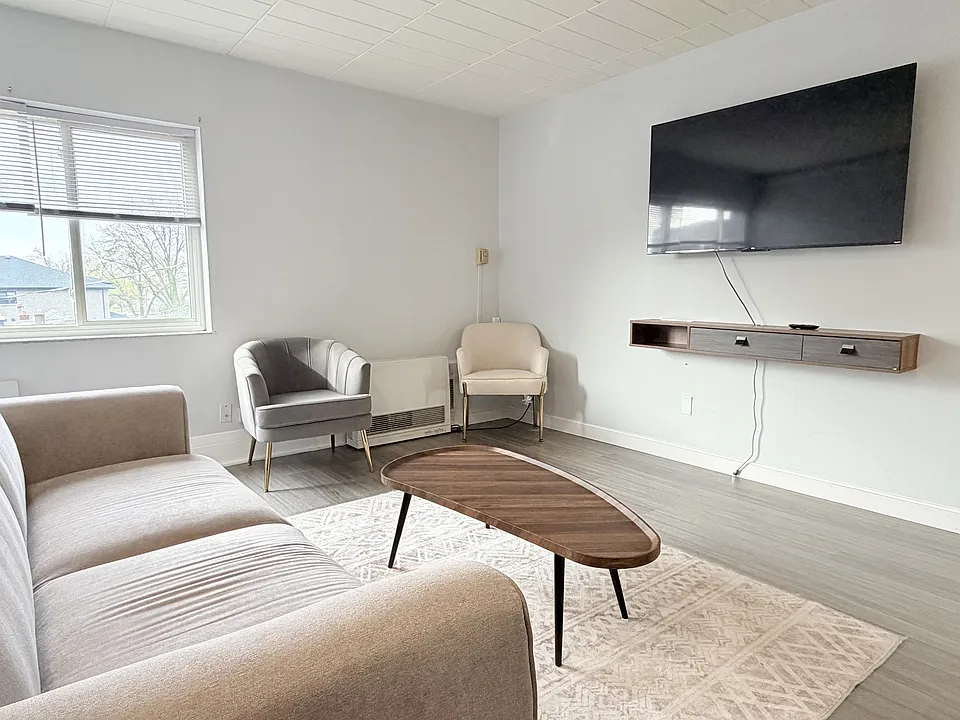 180 Tecumseh Rd E #6