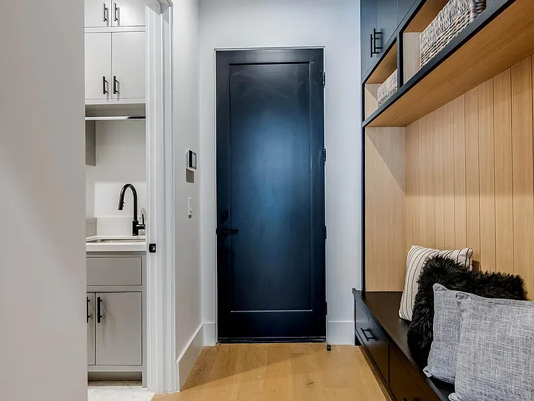 5323 Allott Ave — Photo 46