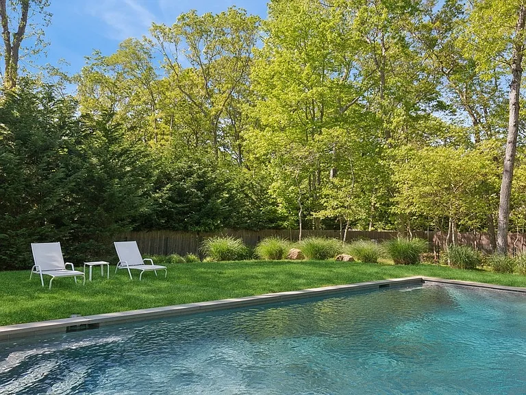 80 Sycamore Dr — Photo 24