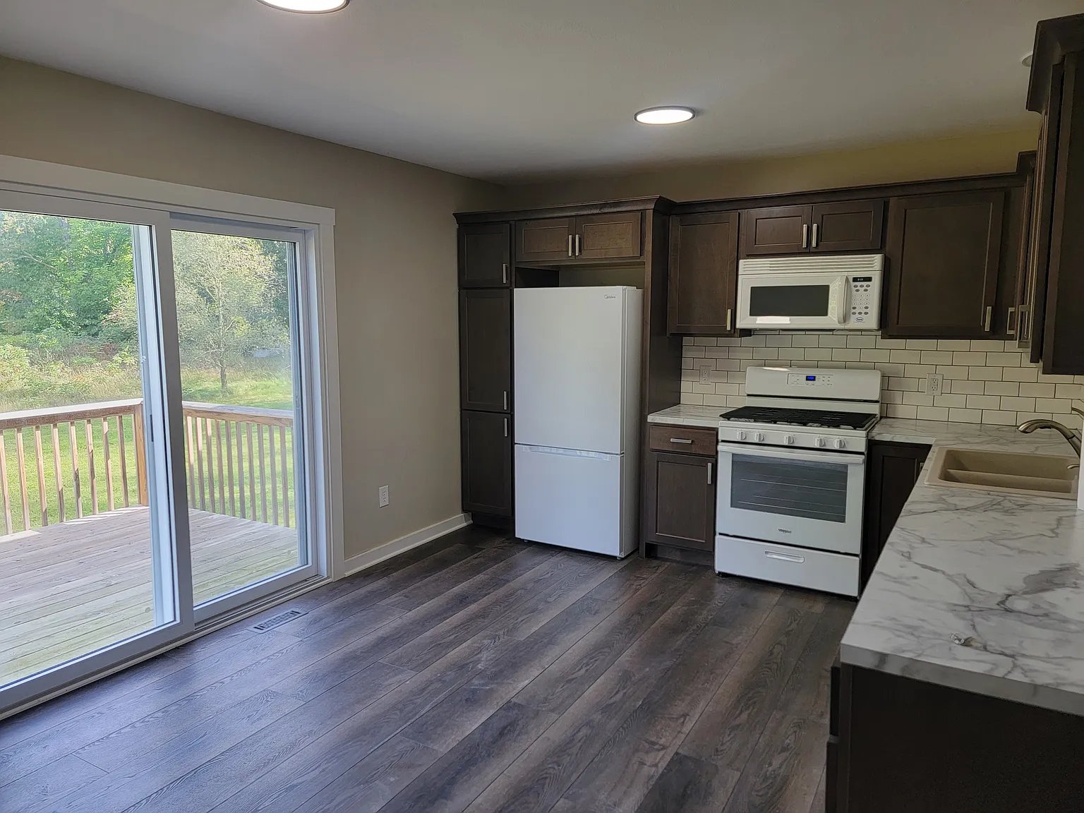 4 bed, 1.5 bath, 885 sqft, $1,850 — Photo 4