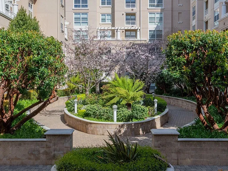 BEAUTIFUL COURTYARD