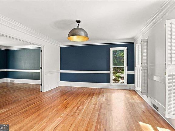 5th image of 7680 Dunvegan Close