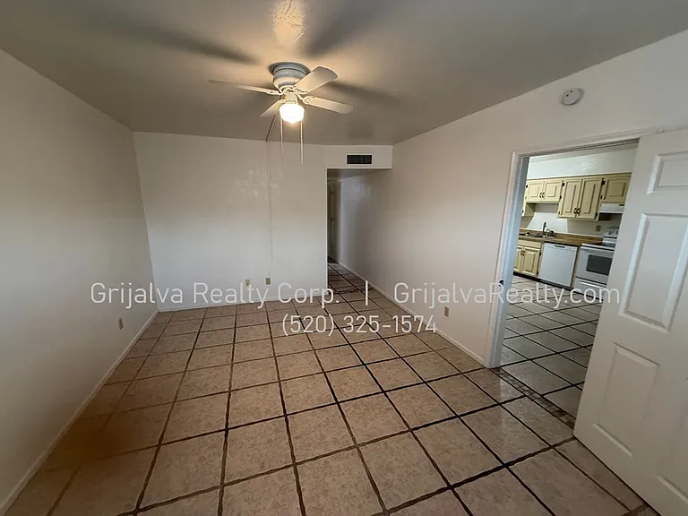 3946 N Stone Ave — Photo 9