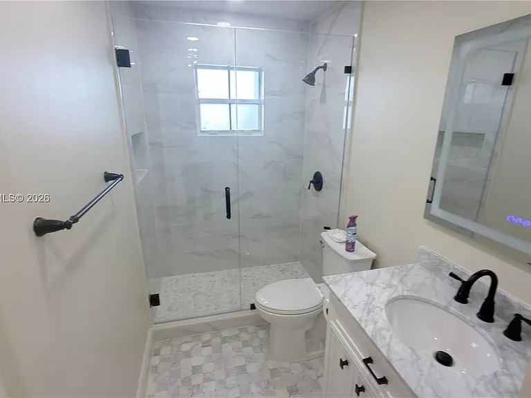 692 Maplewood Ct — Photo 13