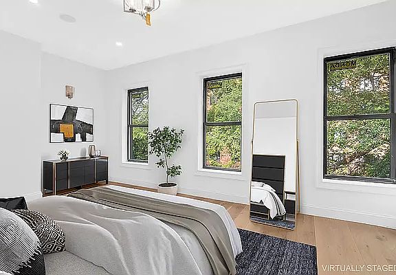4th image of 18 Saint Andrews Pl #2A