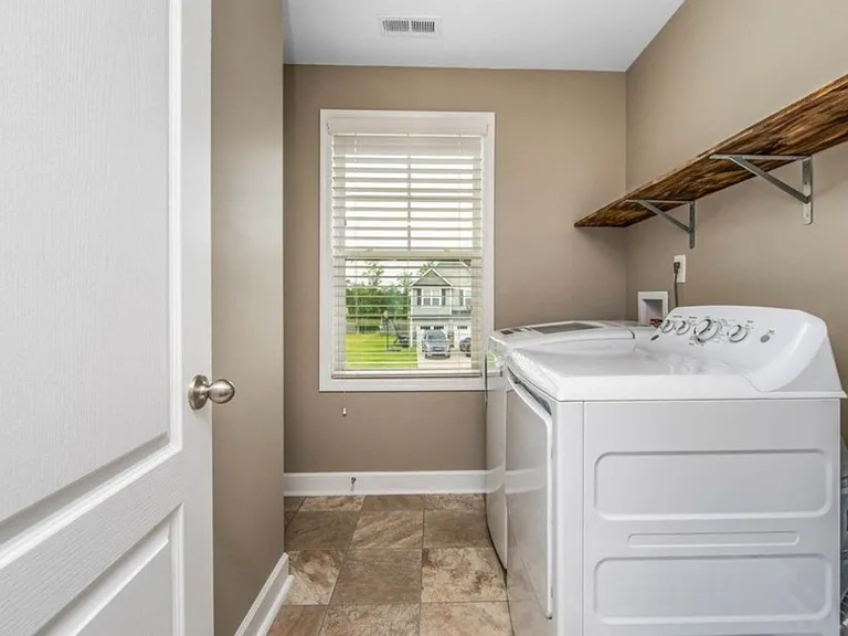 2209 Courtland Dr — Photo 5