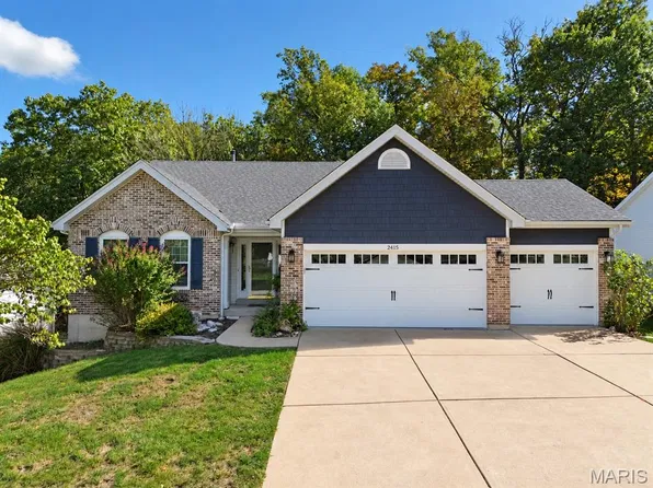 2415 Silver Lake Estates Dr, Pacific, MO 63069