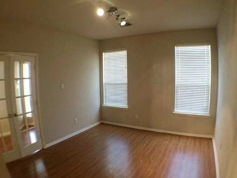 4 bed, 2.5 bath, 2067 sqft, $2,100 — Photo 4