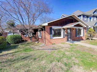 211 E 5th St, Flora, IL 62839