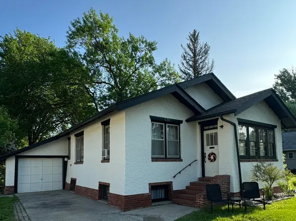 628 13th Ave S, Grand Forks, ND 58201